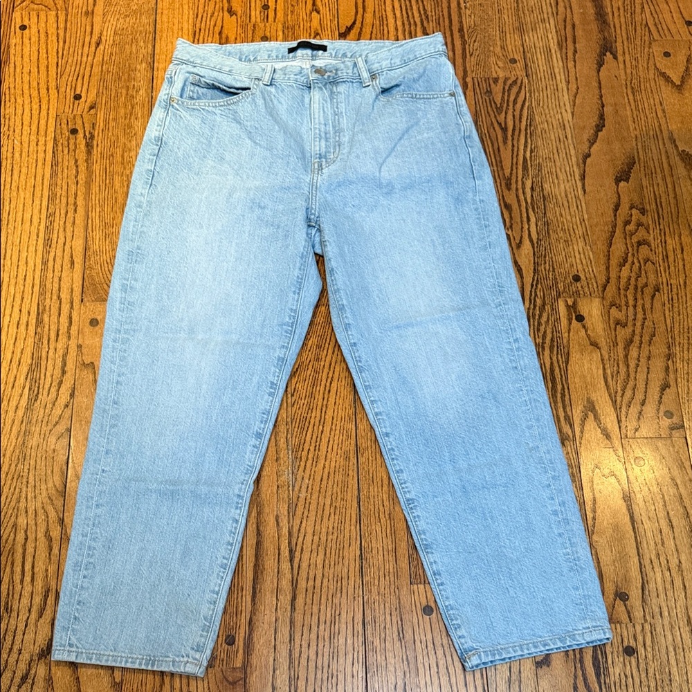 Uniqlo sz 28 Women's faded jeans light blue relaxed fit mid-rise 100% cotton